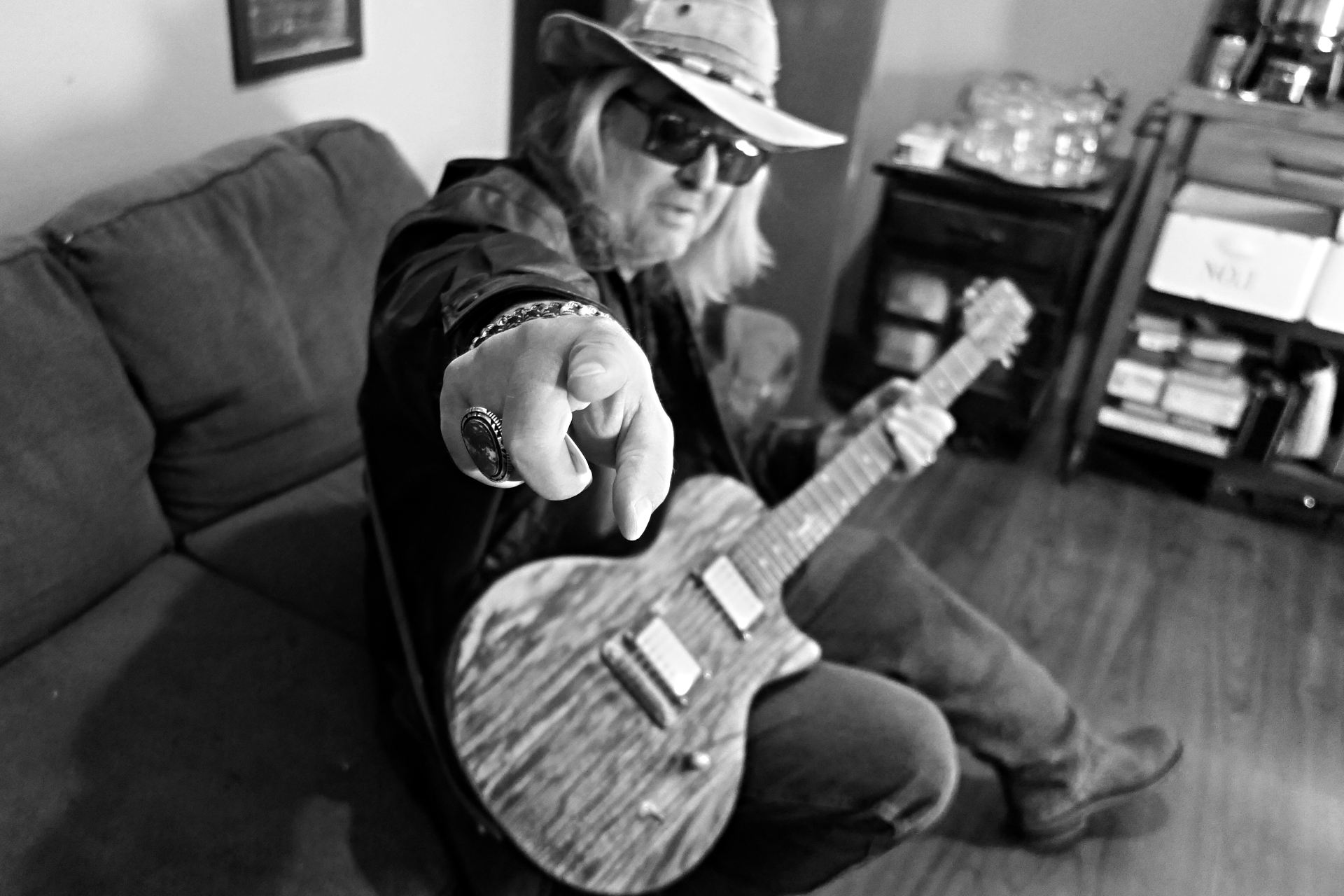 fingerpoint1920x1280new